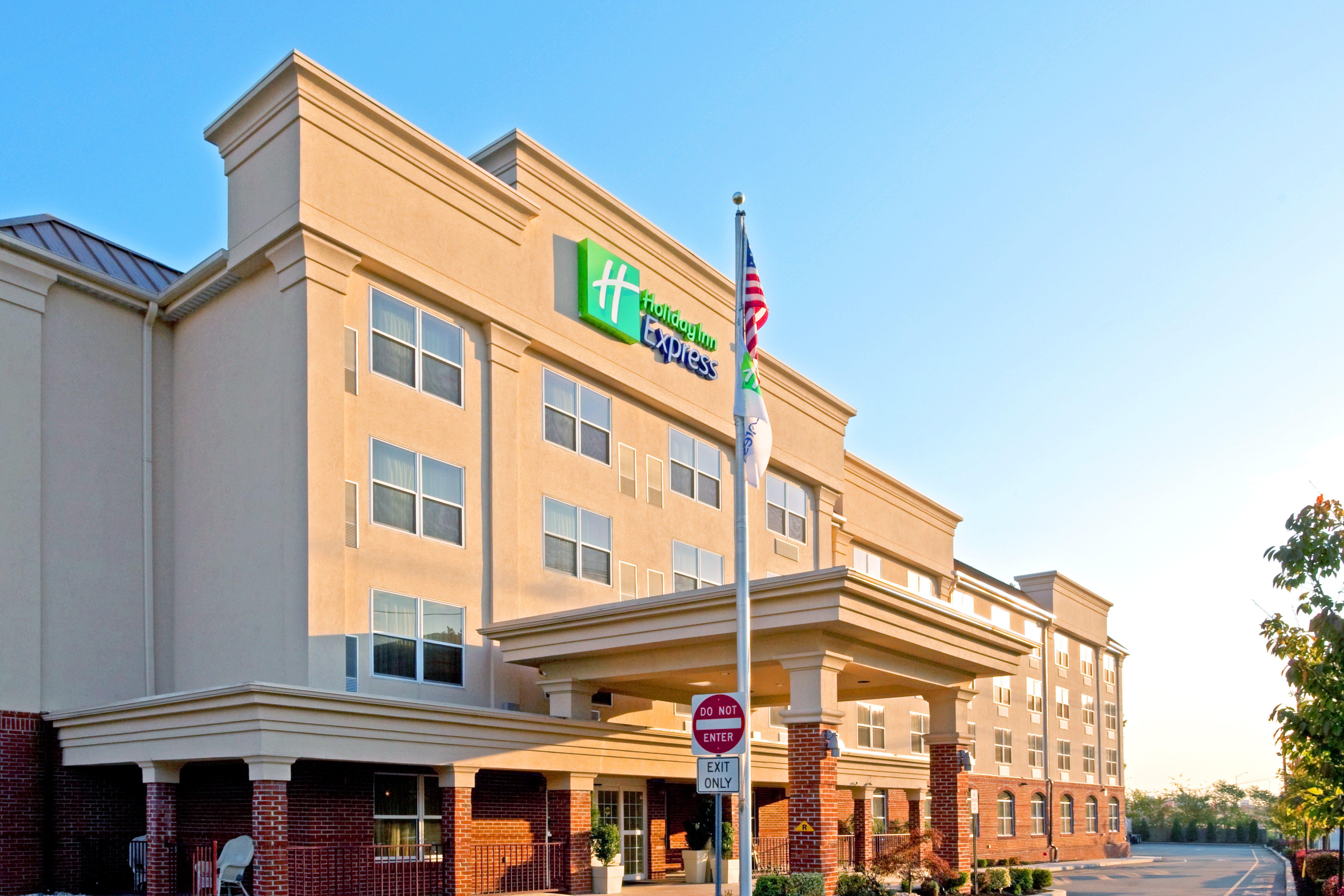 Holiday Inn Express Woodbridge By Ihg Avenel Exterior foto