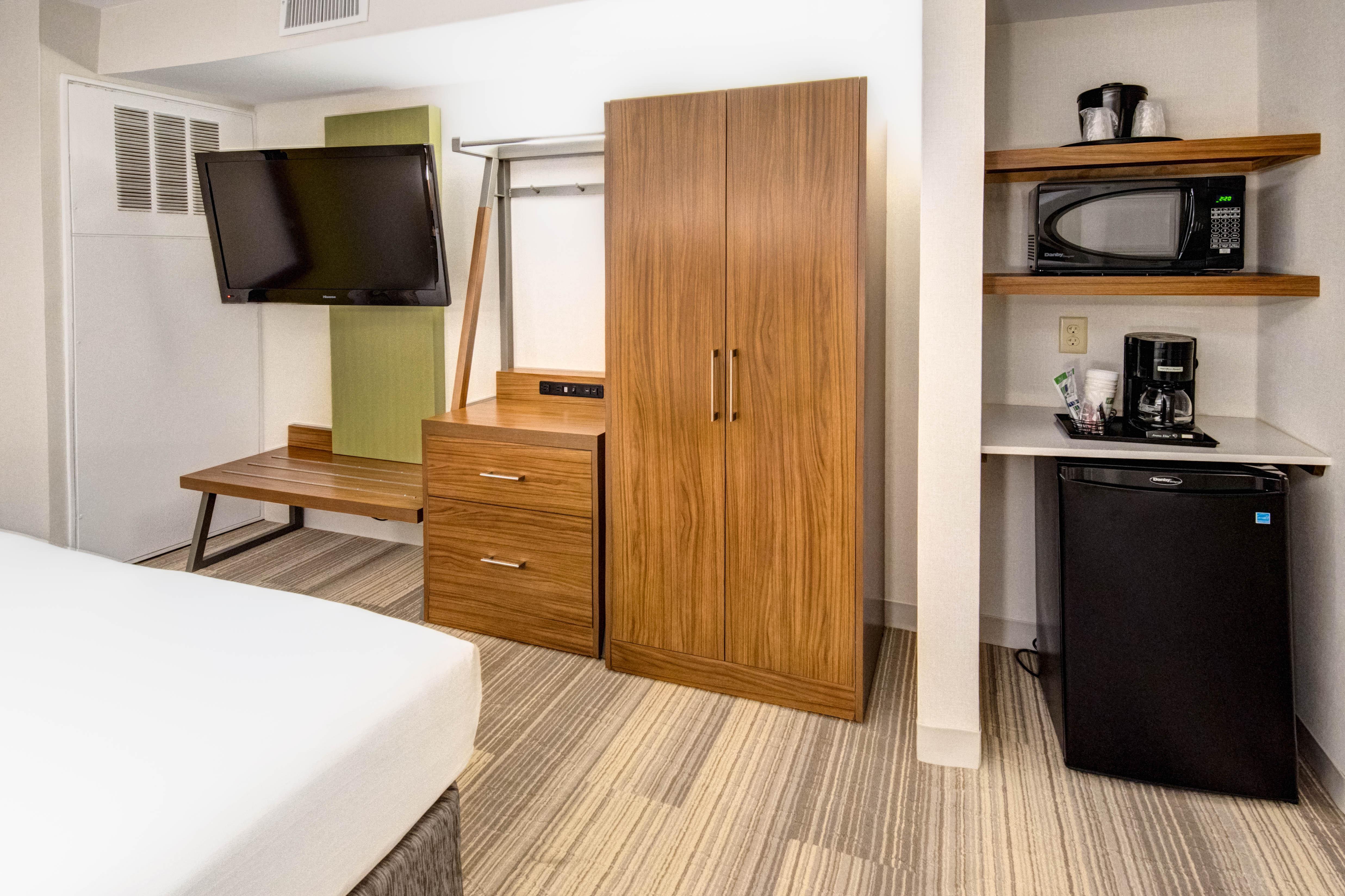 Holiday Inn Express Woodbridge By Ihg Avenel Exterior foto