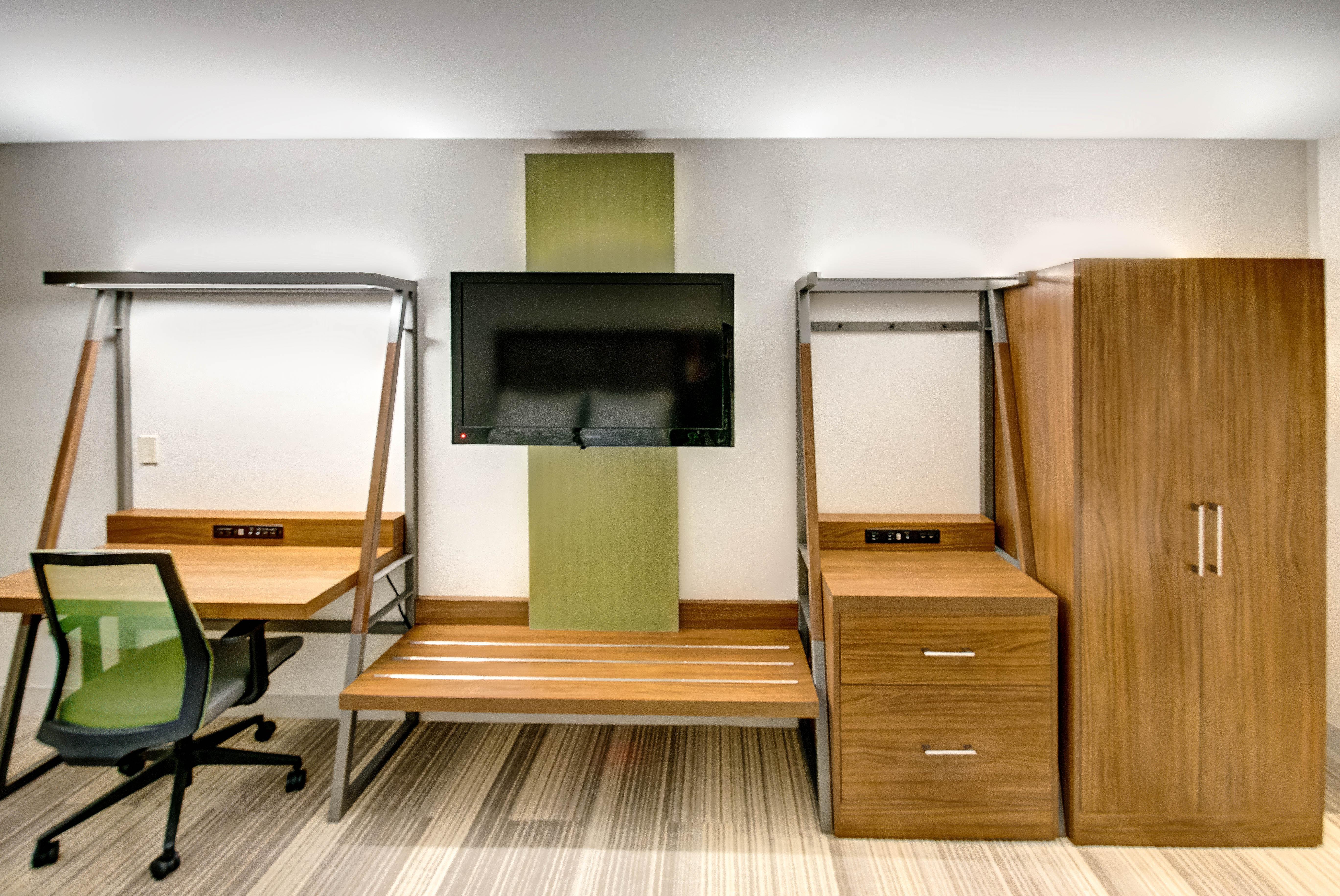 Holiday Inn Express Woodbridge By Ihg Avenel Exterior foto