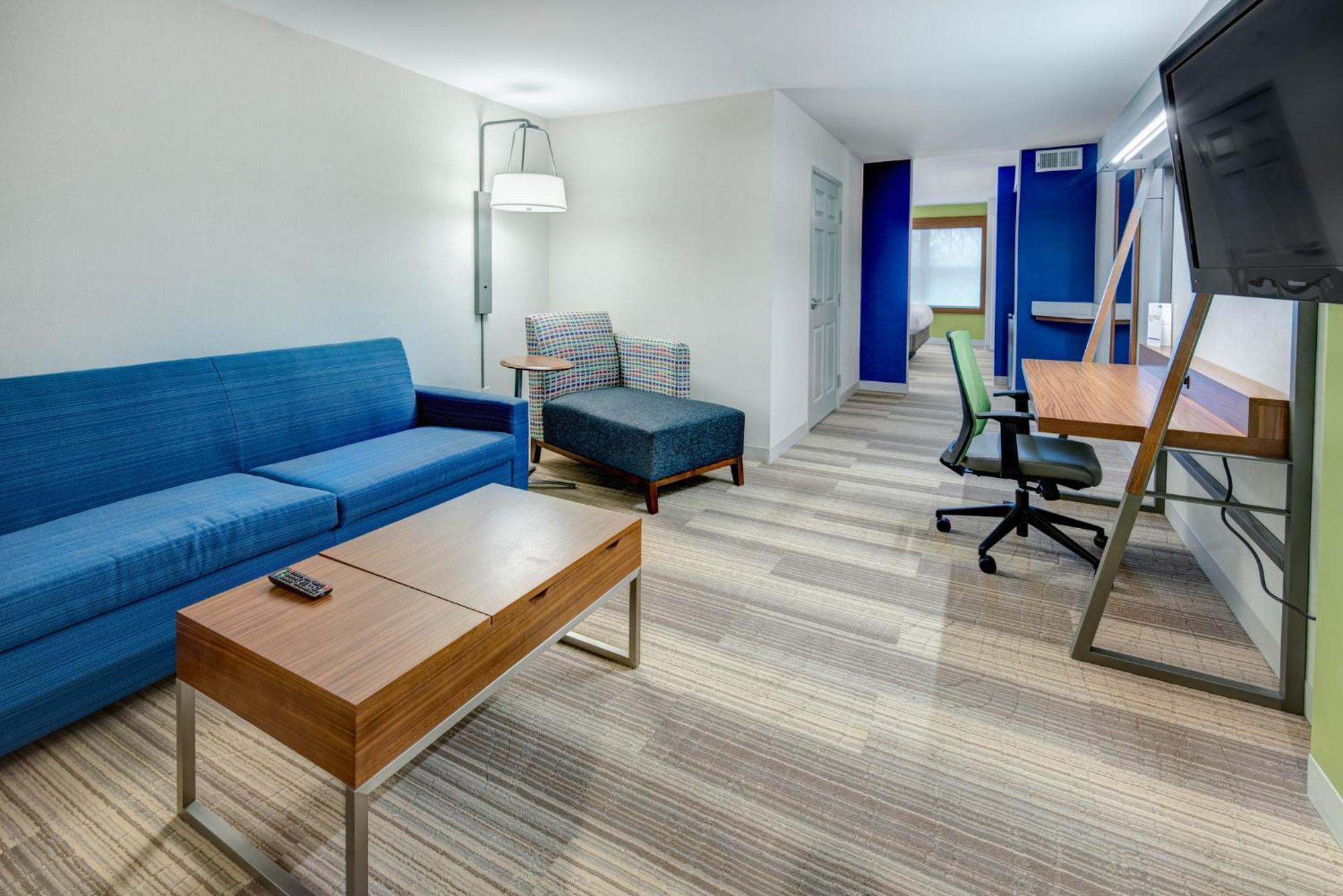 Holiday Inn Express Woodbridge By Ihg Avenel Exterior foto