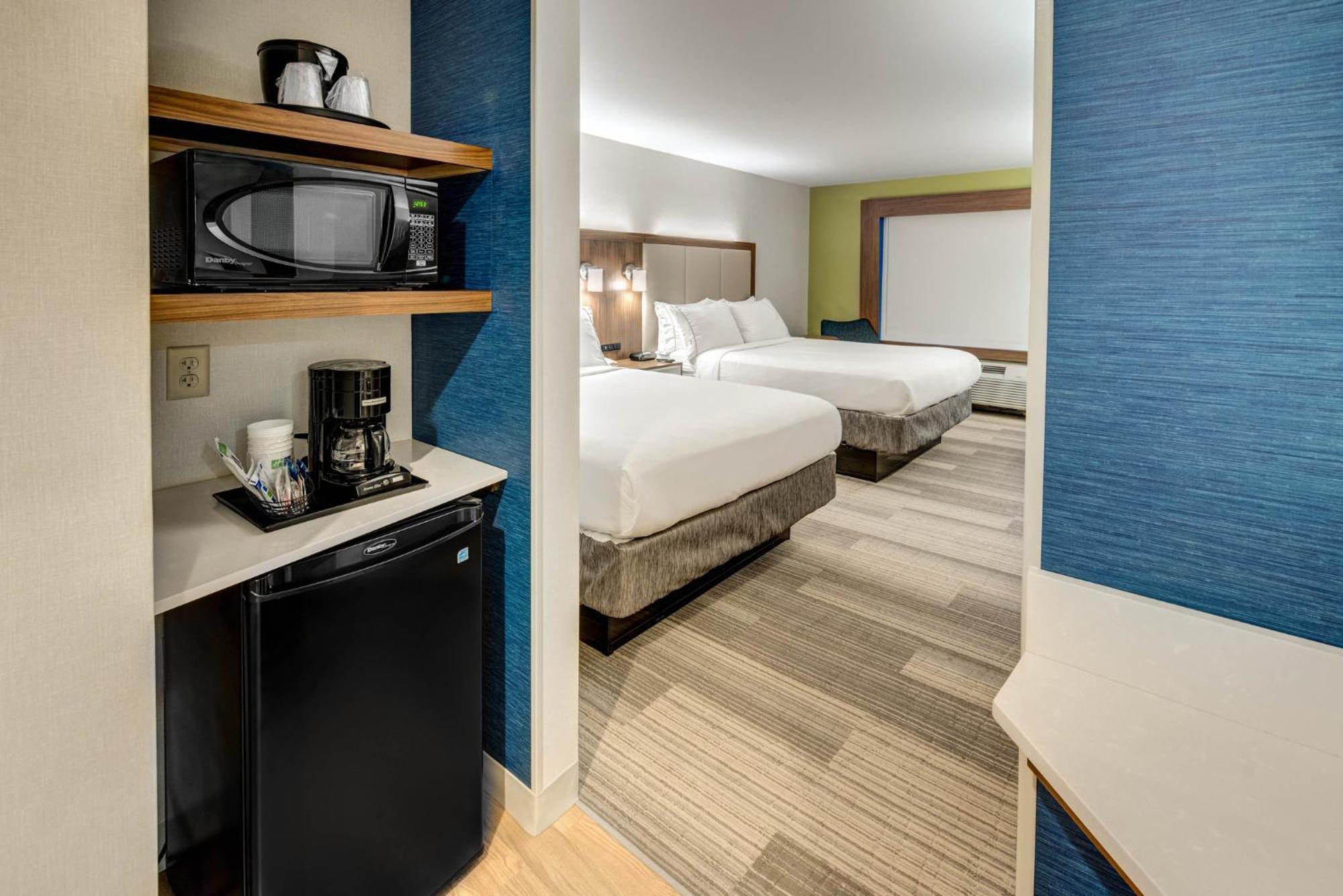 Holiday Inn Express Woodbridge By Ihg Avenel Exterior foto