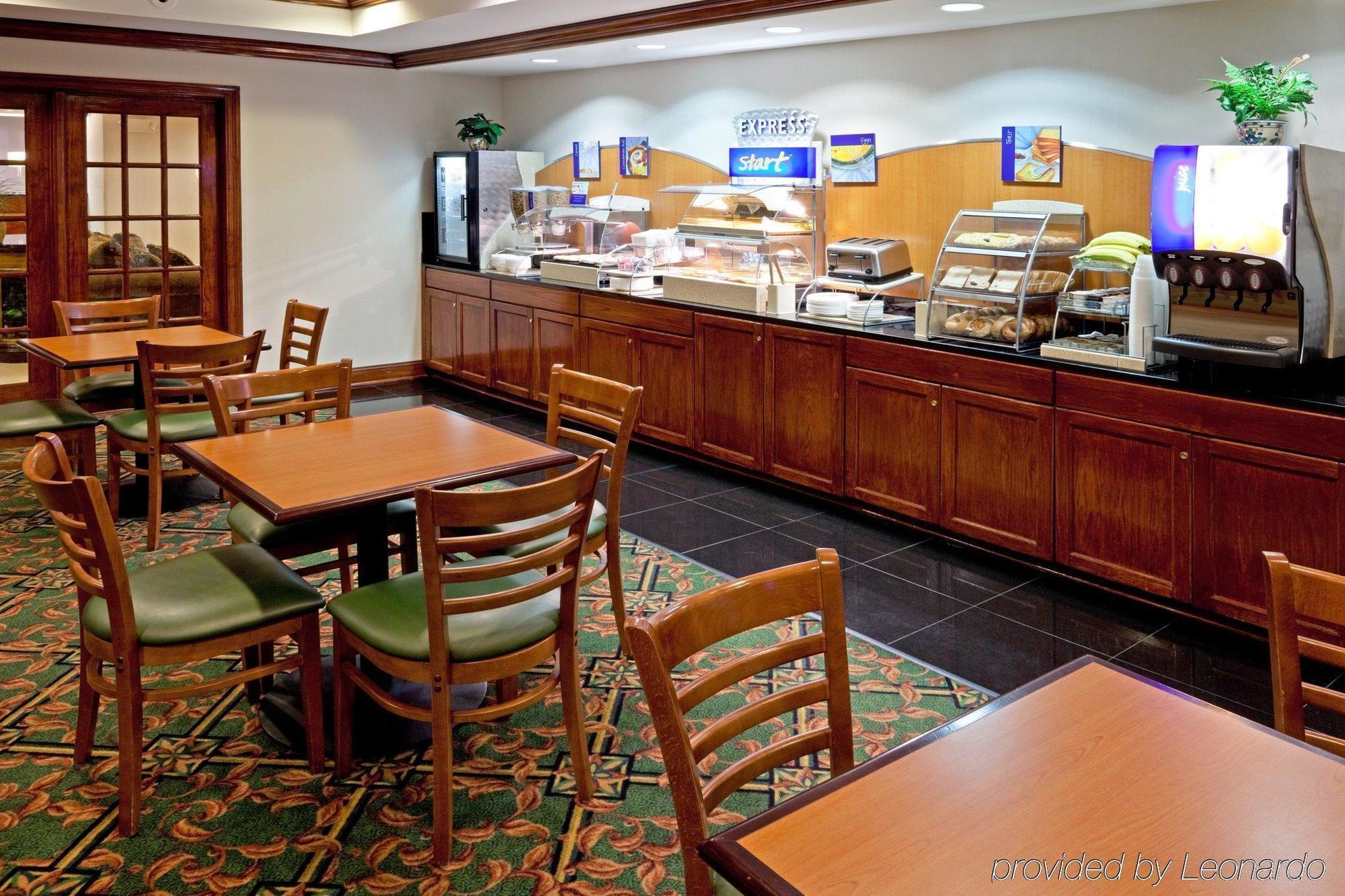 Holiday Inn Express Woodbridge By Ihg Avenel Restaurante foto